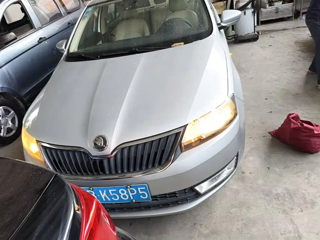 Škoda Rapid 2013 1.6L Automatic Smart Selection фото 3