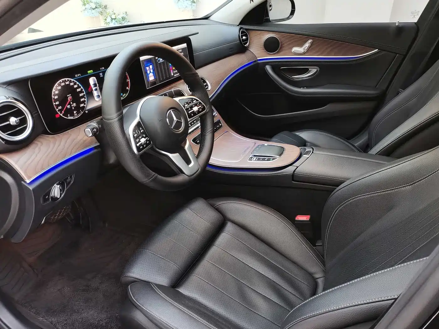 Фото 7 - Mercedes-Benz E-Class