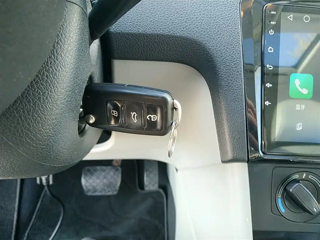 Škoda Rapid 2015 1.6L Automatic Smart Selection фото 9