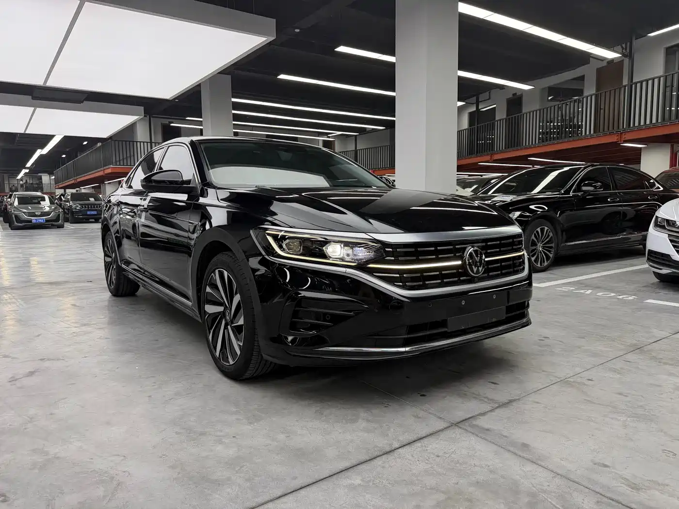 Volkswagen Passat 2023 330TSI Luxury Edition фото 3