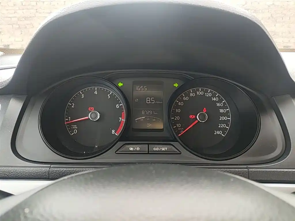 Volkswagen Lavida 2017 1.6L Manual Trend Edition фото 12