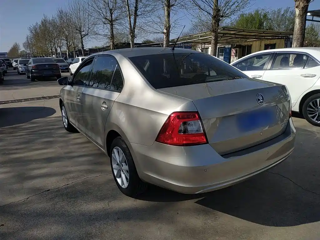 Škoda Rapid 2015 1.6L Automatic Smart Selection фото 5