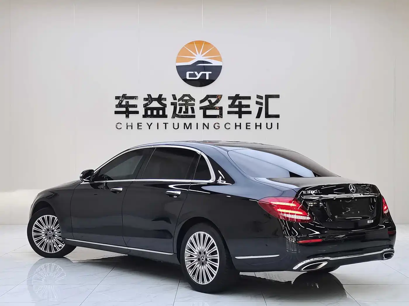 Фото 6 - Mercedes-Benz E-Class