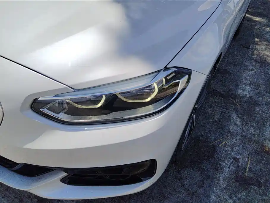 BMW 1 Series 2018 118i Sport Edition фото 5