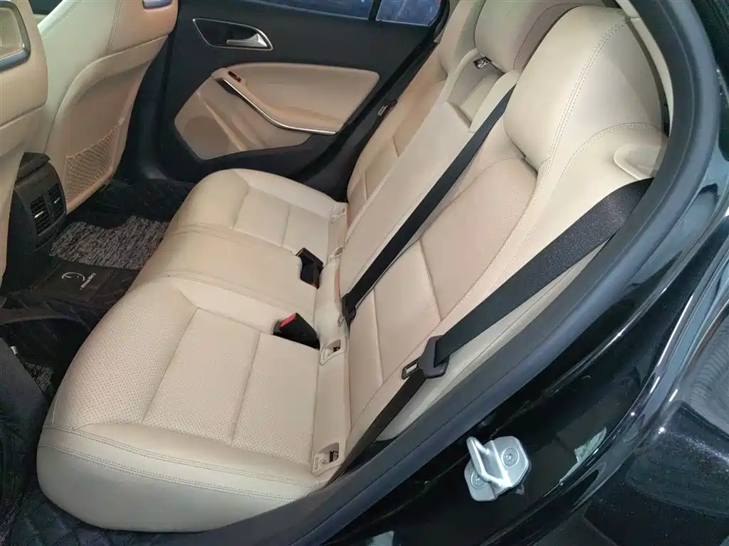 Mercedes-Benz GLA 2016 GLA 220 4MATIC Fashion фото 17