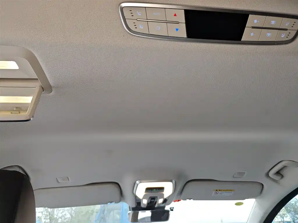 Hongqi HQ9 2023 2.0T Smart Connect Flag Enjoy Edition фото 18