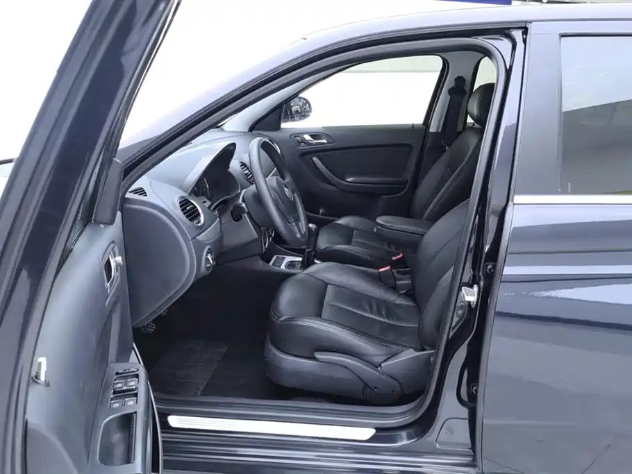 Volkswagen Lavida 2011 1.6L Manual Elegance Edition фото 9