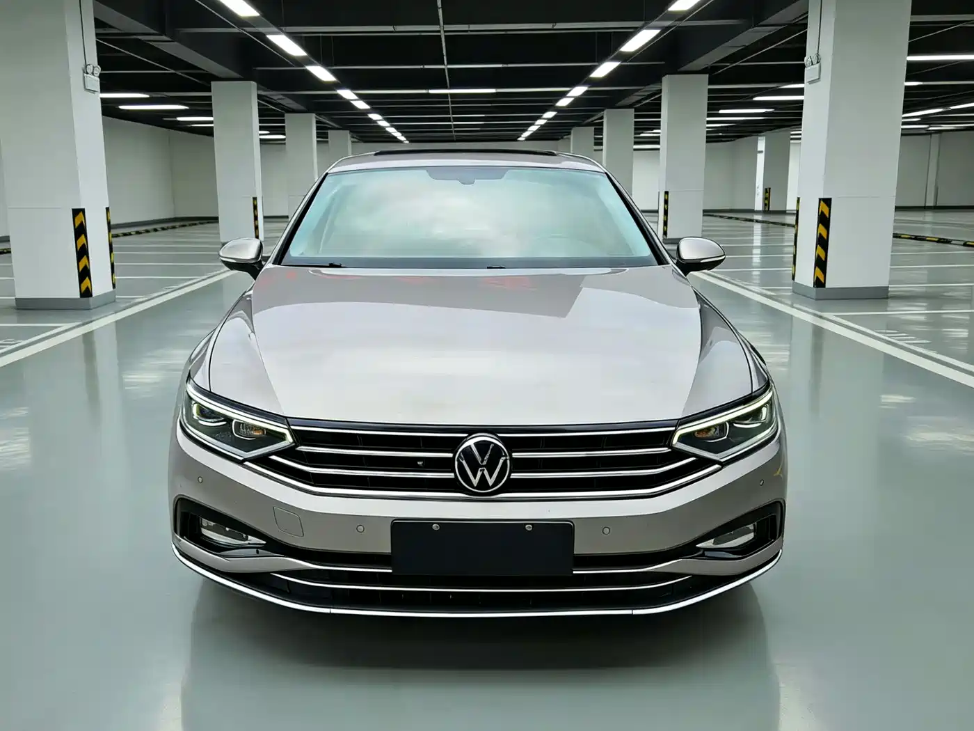 Volkswagen Magotan 2021 330TSI DSG 30th Anniversary Edition фото 2