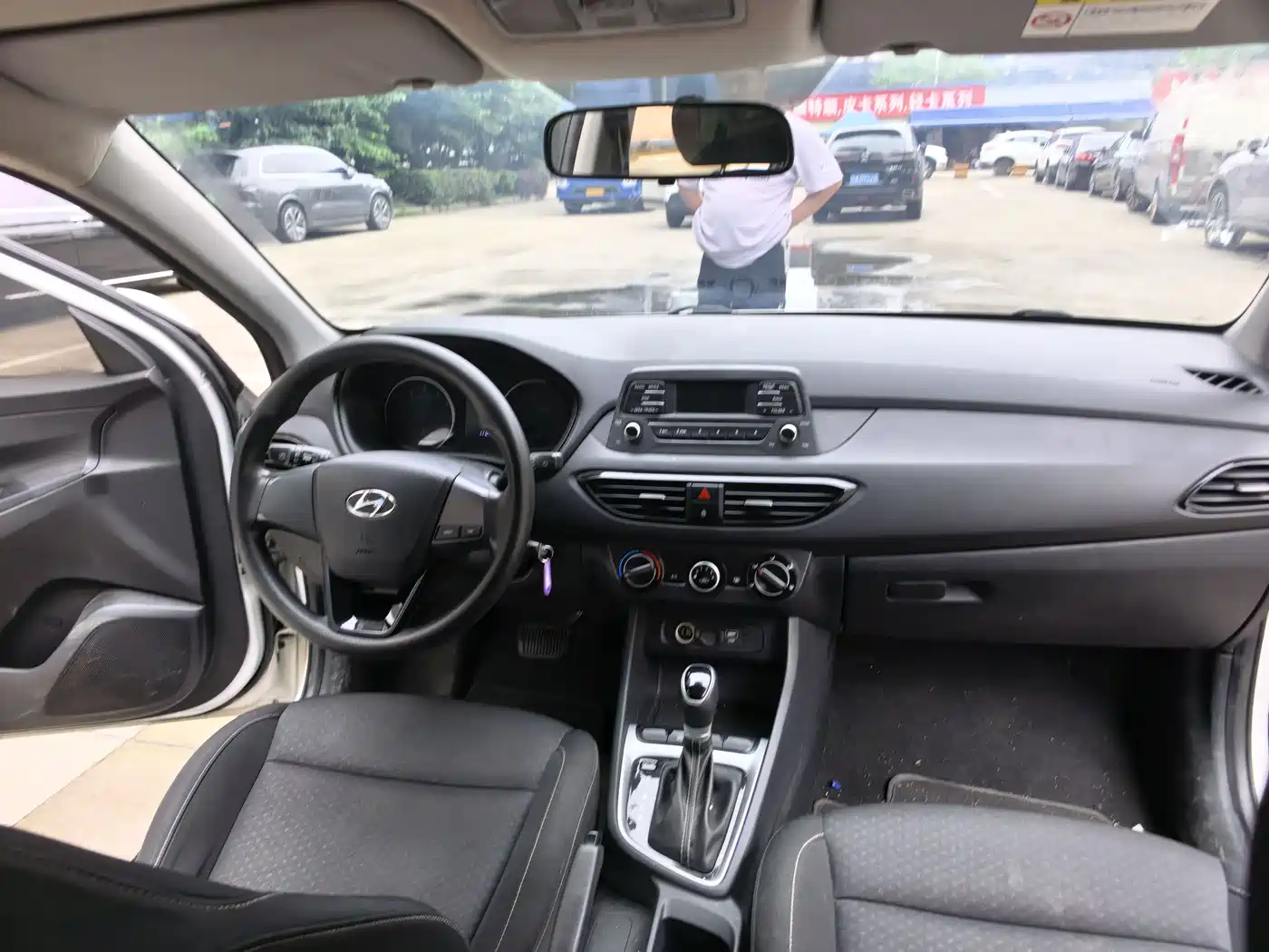 Hyundai Elantra 2020 1.6L Auto GL Pleasing Edition фото 8