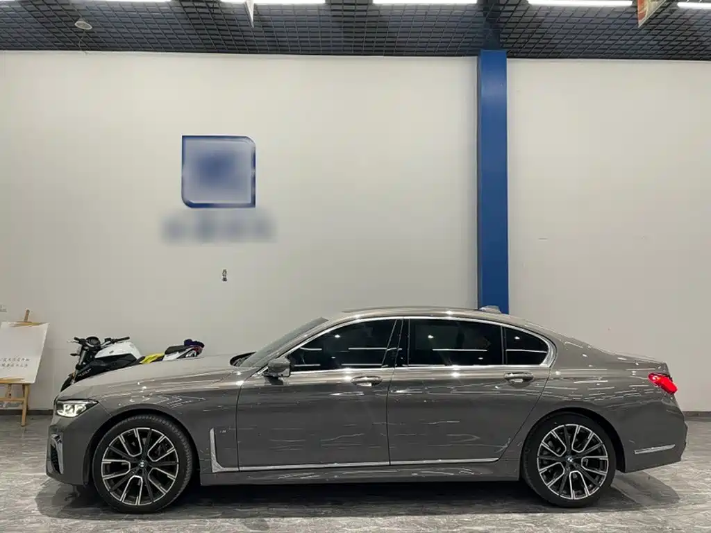 BMW 7-SERIES