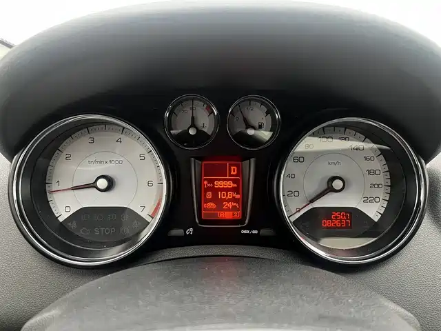Peugeot 408 2013 2.0L Automatic Luxury Edition фото 5