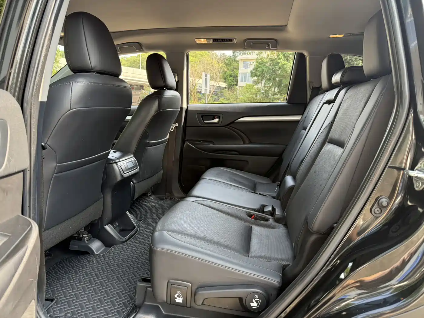 Toyota Highlander 2021 2.0T AWD Luxury 7-Seater фото 9