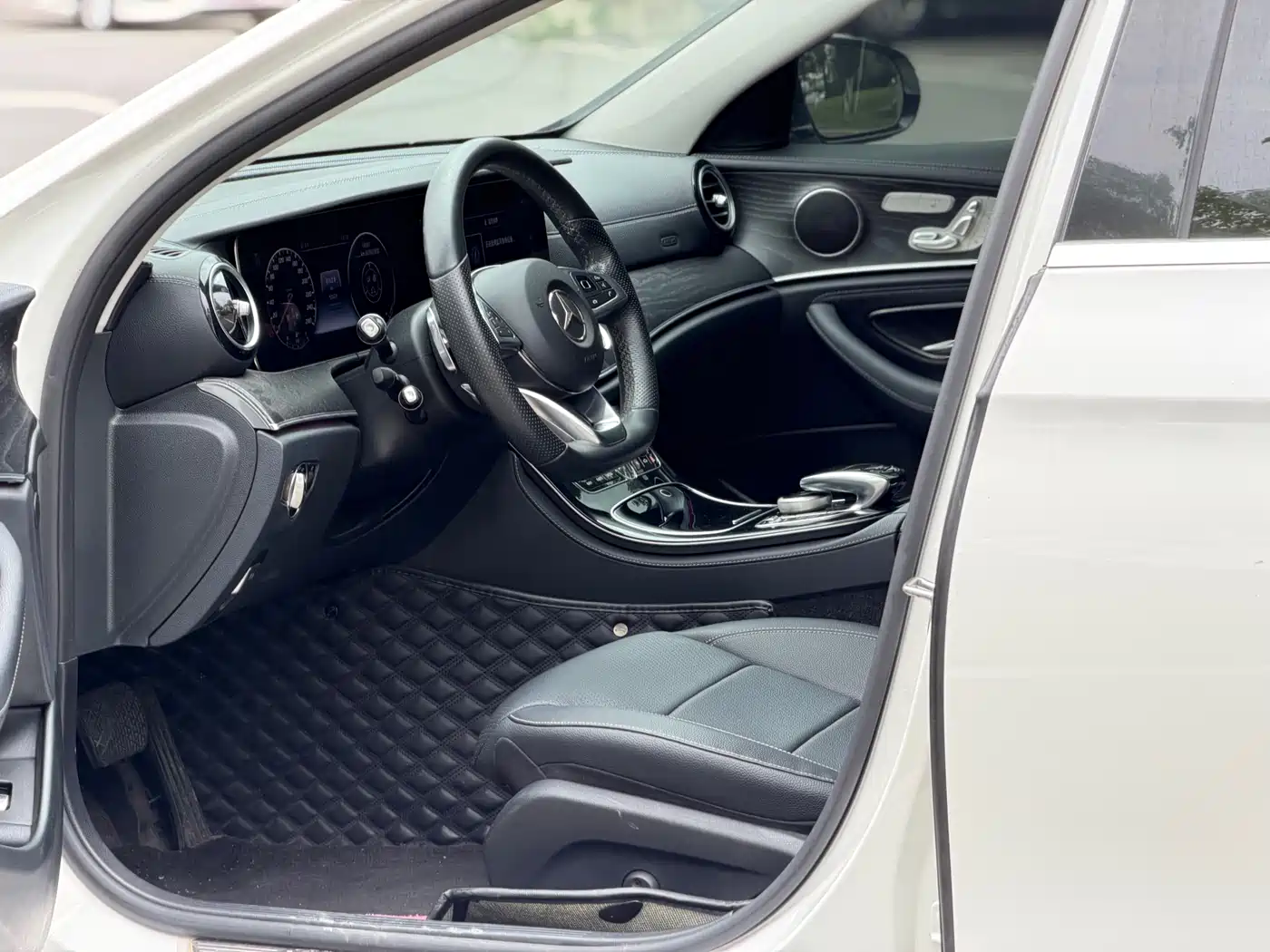 Mercedes-Benz E-Class 2018 E 300 L Sport Fashion фото 7
