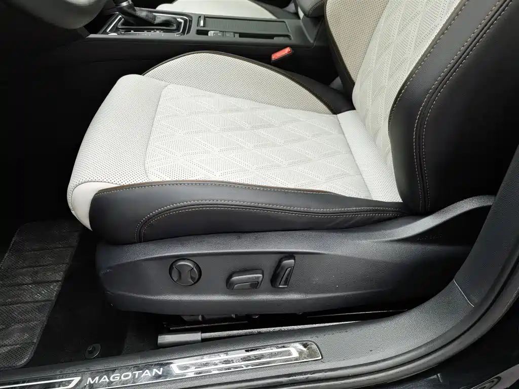 Volkswagen Magotan 2023 Model 2 Million Commemorative Edition 330TSI DSG Luxury фото 20