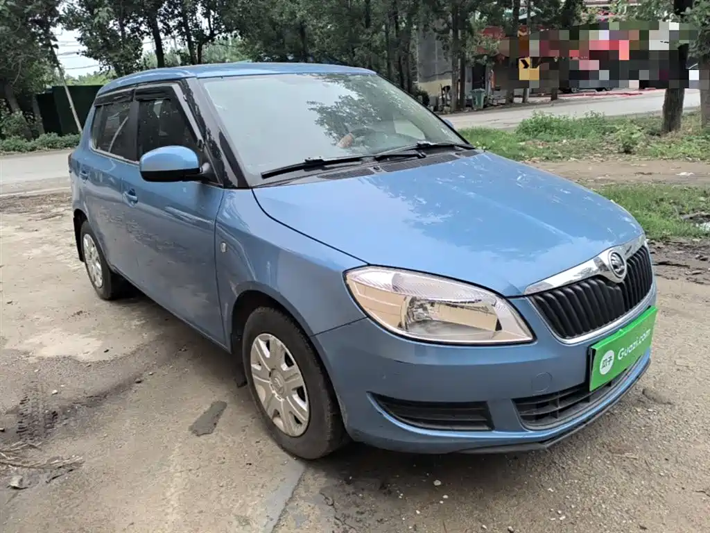 Škoda Fabia 2014 1.4L Manual Crystal Edition фото 4