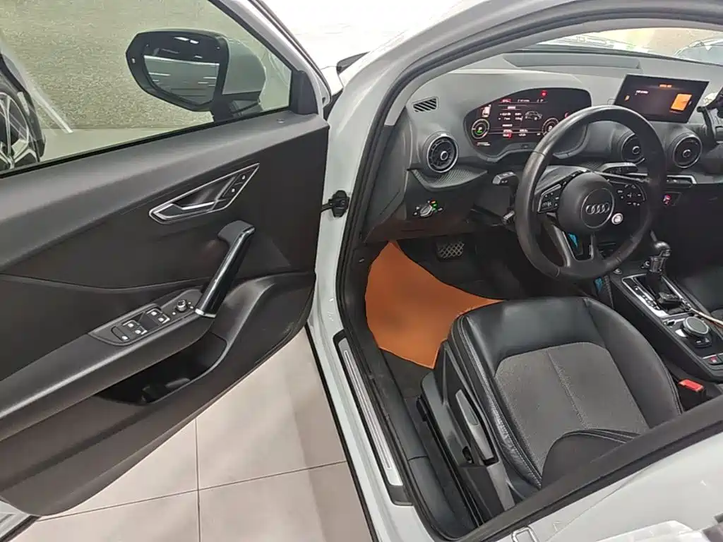 Фото 16 - Audi Q2L e-tron