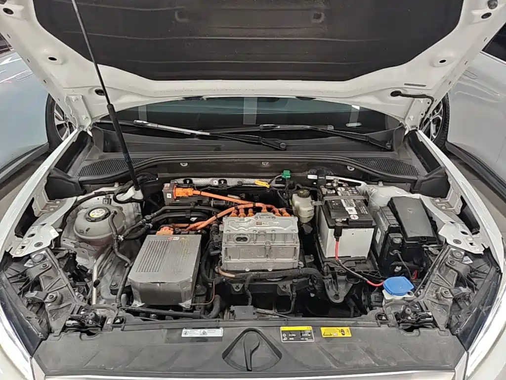 Фото 20 - Audi Q2L e-tron