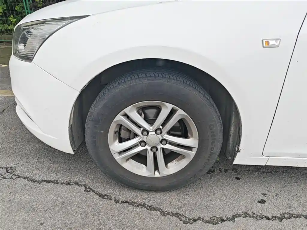 Chevrolet Cruze 2015 1.5L Classic SL MT фото 23