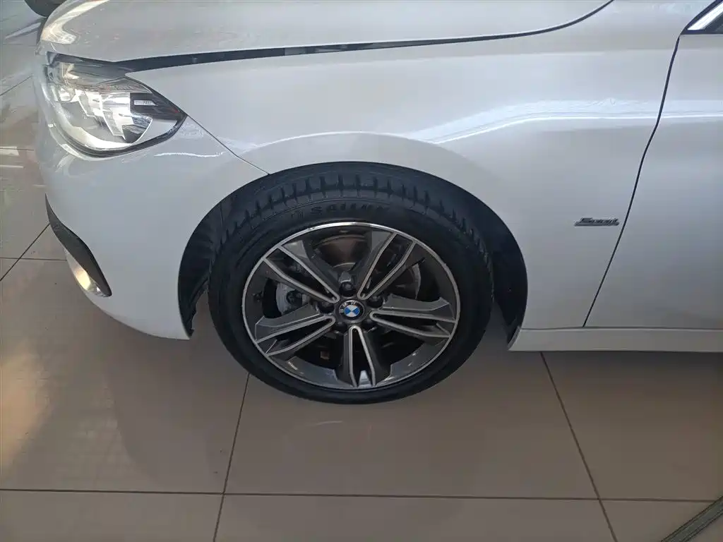 BMW 1 Series 2018 118i Sport Edition фото 23