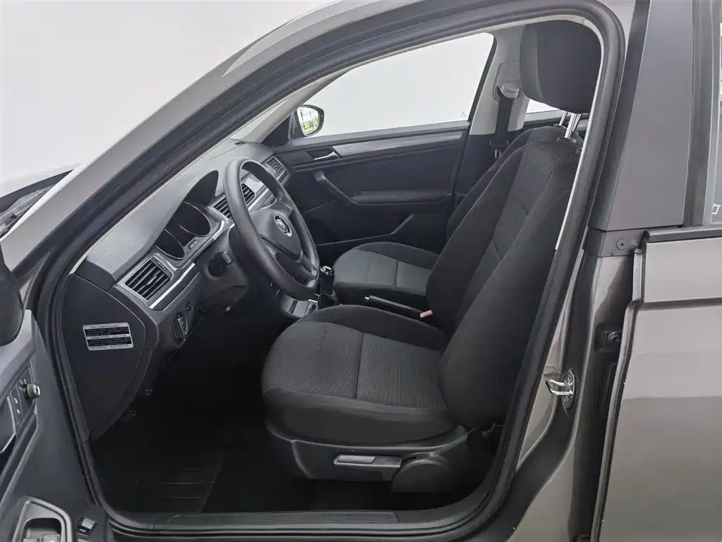 Volkswagen Bora 2016 Model 1.6L Manual Fashion фото 10