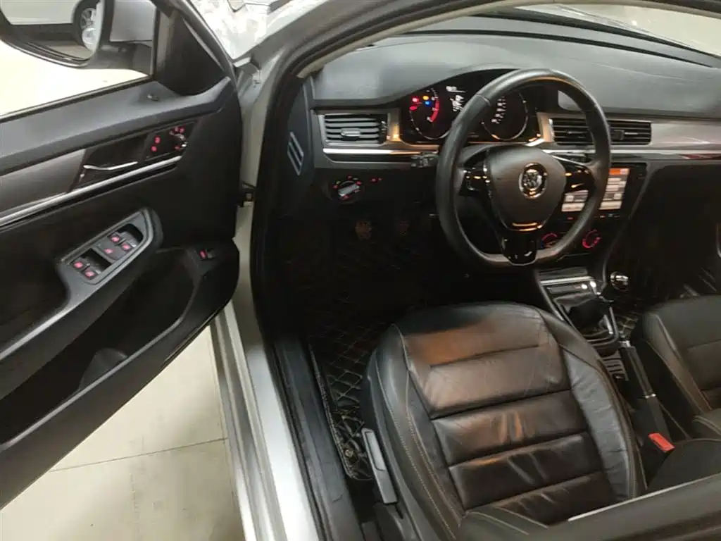 Volkswagen Bora 2016 Model 1.6L Manual Comfort фото 16