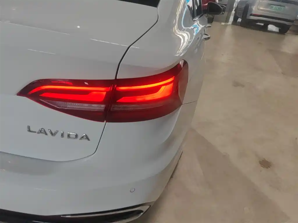 Volkswagen Lavida 2024 Model 1.5L Automatic Starlight 5 Million Edition фото 8