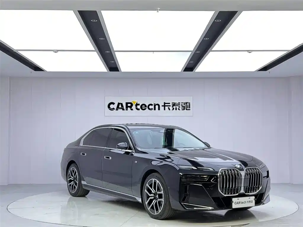 BMW 7 Series 2023 Model 735Li M Sport Package фото 7