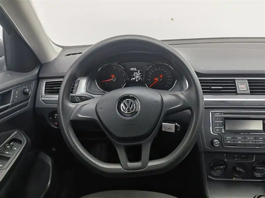 Volkswagen Bora 2016 Model 1.6L Manual Fashion фото 11