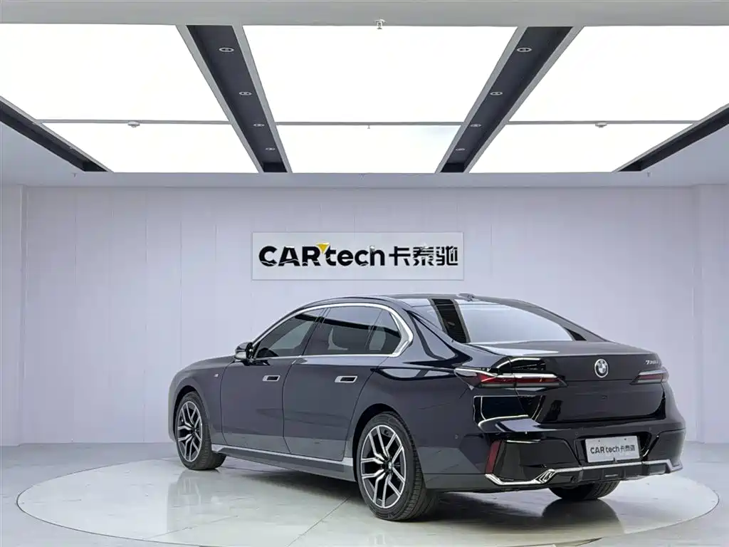 BMW 7 Series 2023 Model 735Li M Sport Package фото 3