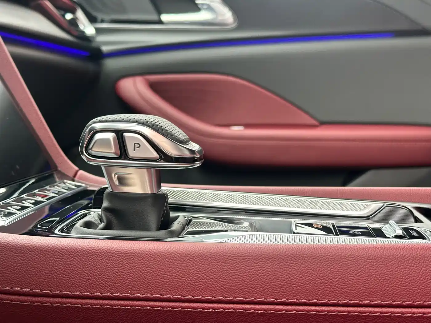 Hongqi H5 2025 2.0T Automatic Mystic Shadow 2 Million Edition фото 8