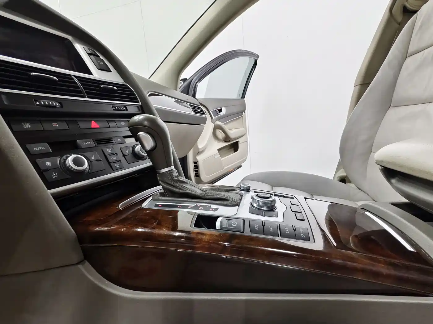 Audi A6L 2011 Model 2.4L Comfort фото 12