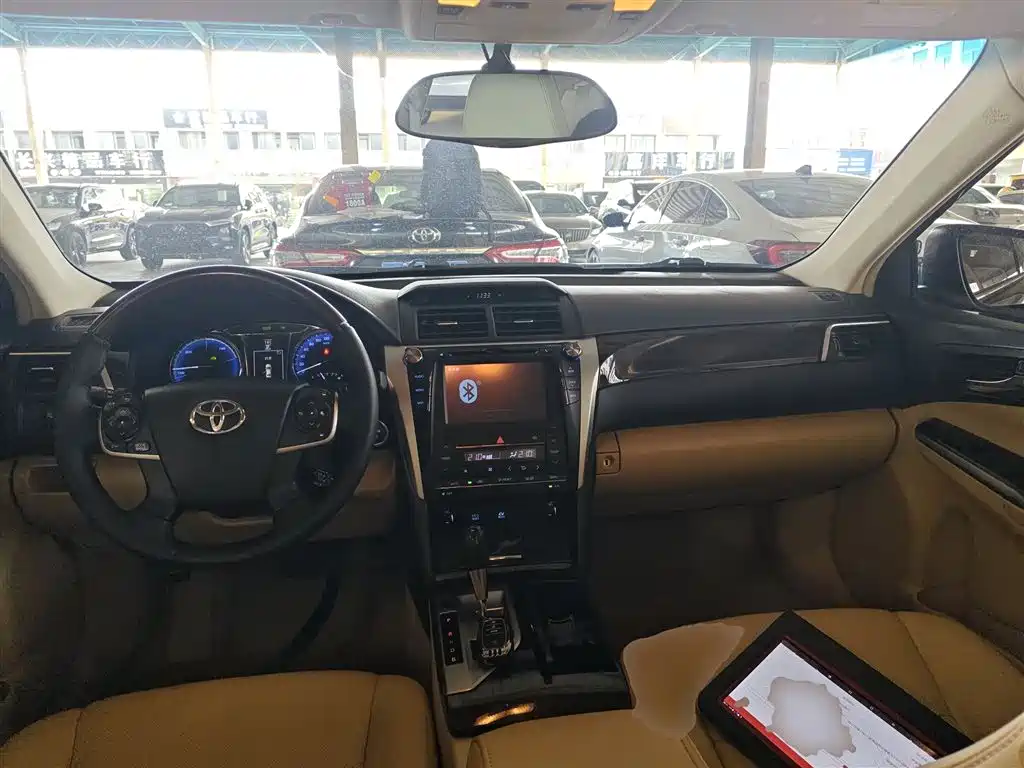 Toyota Camry 2015 Dual Engine 2.5HG Luxury Navigation Edition фото 6