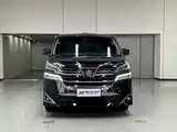 Фото 2 - Toyota Vellfire