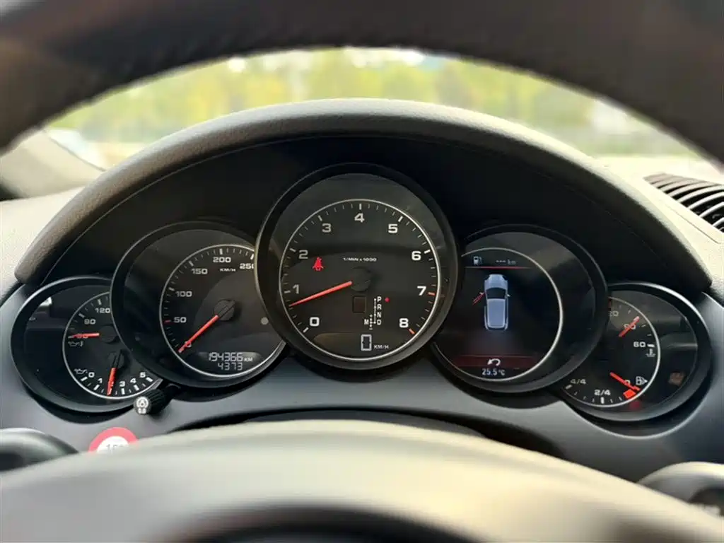 Porsche Cayenne 2014 Cayenne Platinum Edition 3.0T фото 4