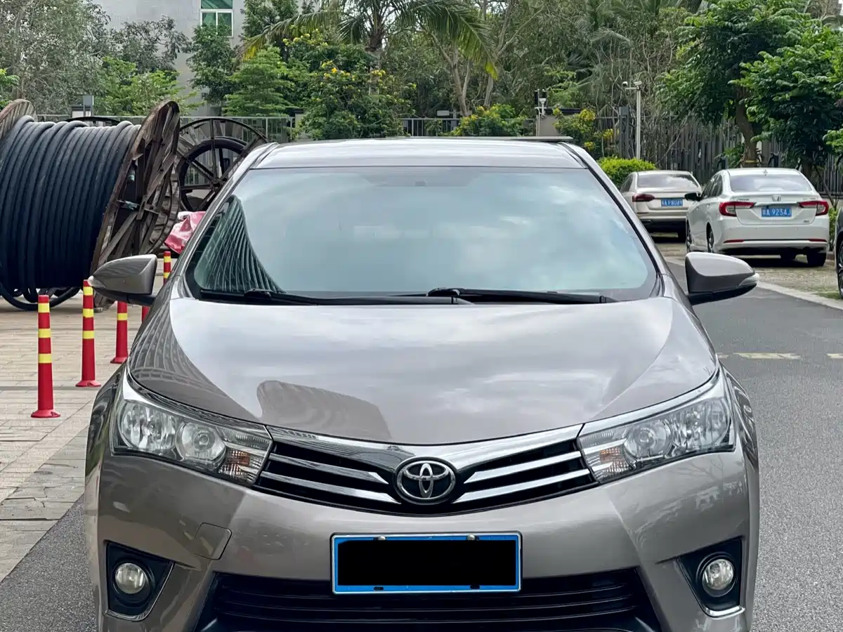 Toyota Corolla 2014 1.6L CVT GL-i фото 2