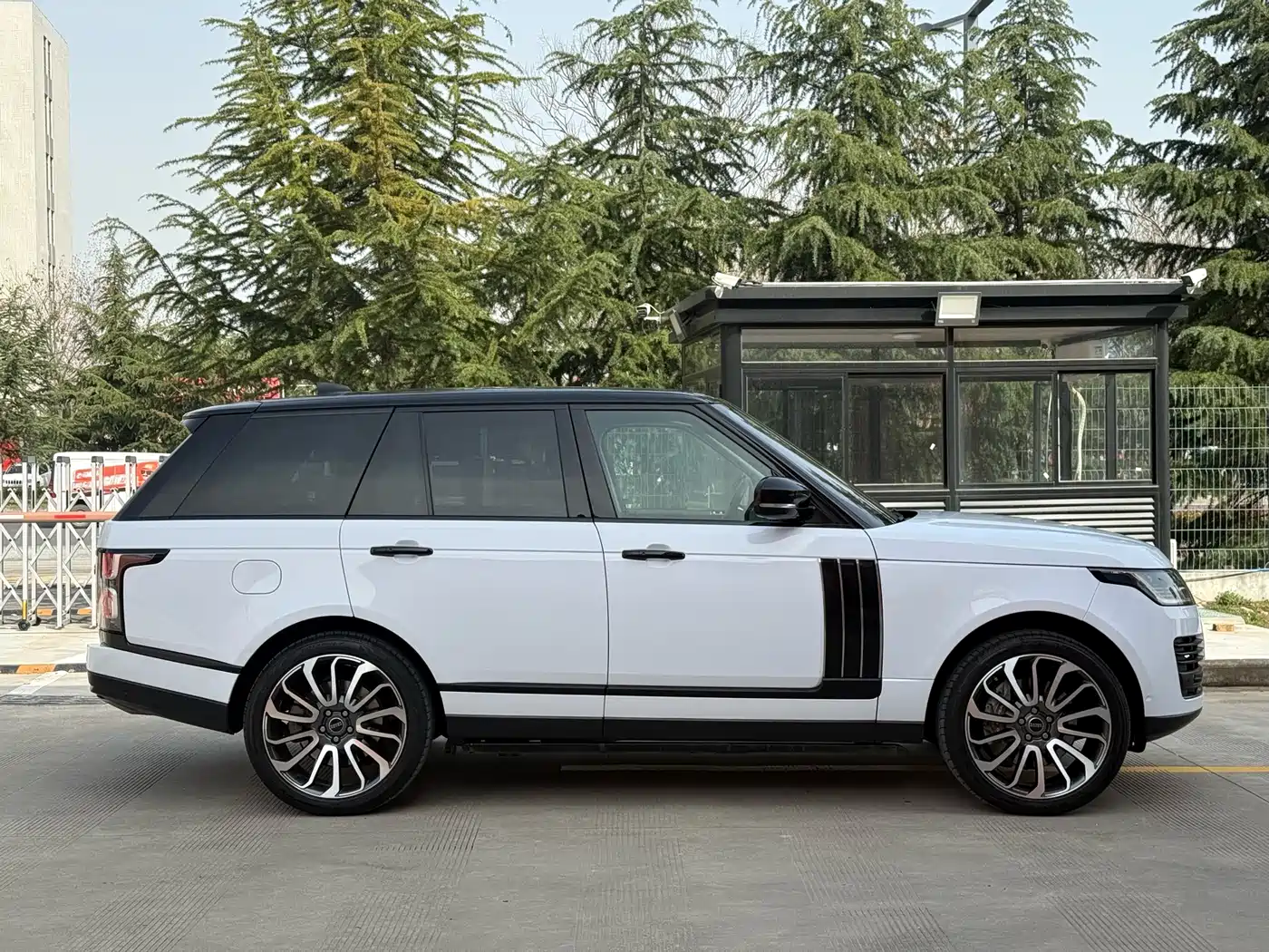 Land Rover Range Rover 2018 3.0 SC V6 Golden Age Edition фото 12