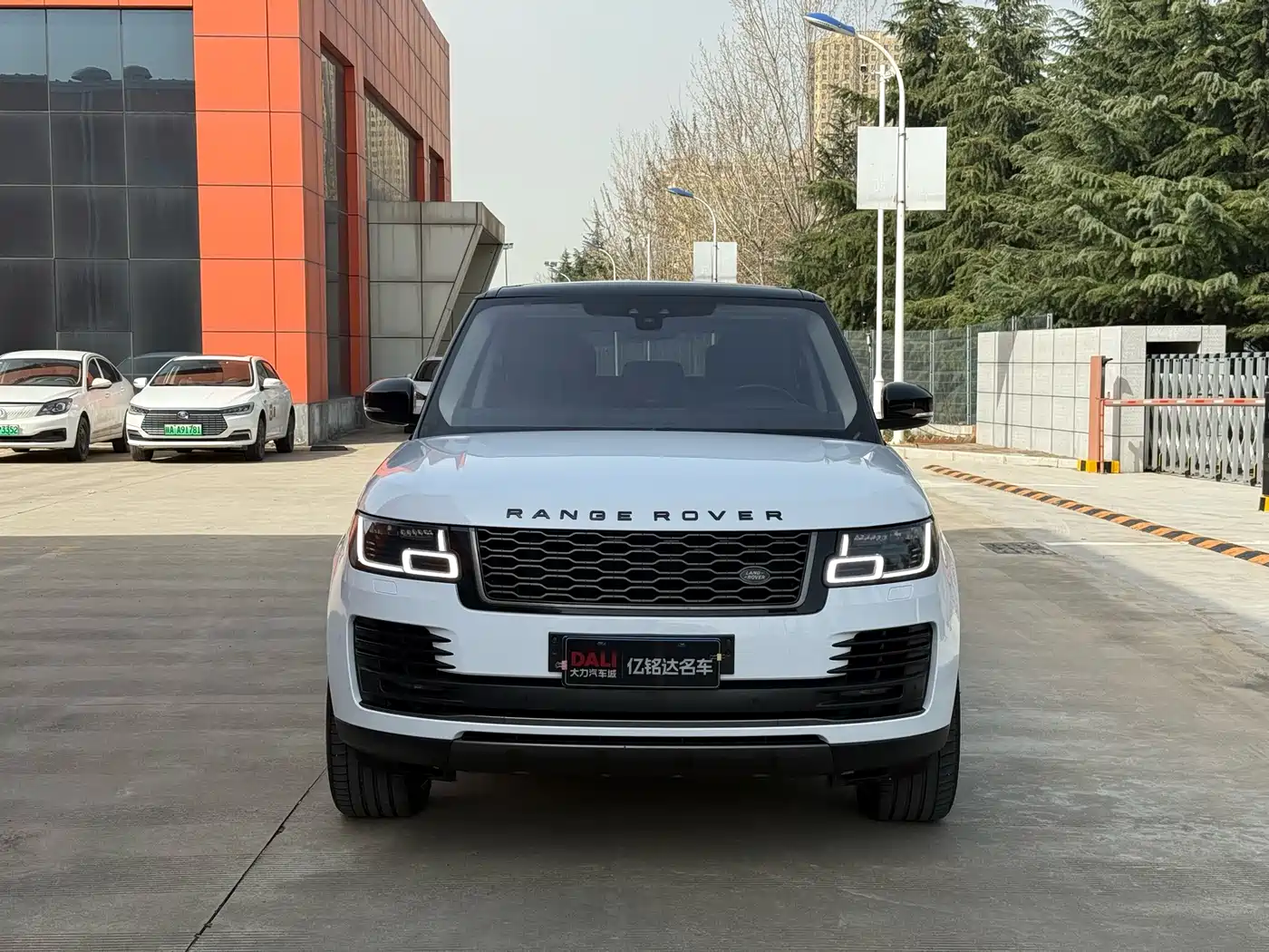 Land Rover Range Rover 2018 3.0 SC V6 Golden Age Edition фото 2