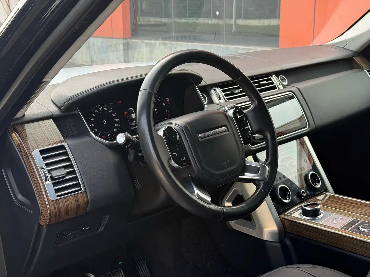 Land Rover Range Rover 2018 3.0 SC V6 Golden Age Edition фото 9