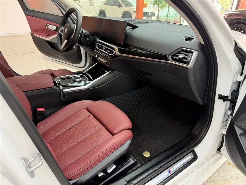 BMW 3 Series 2023 320Li M Sport Package фото 10