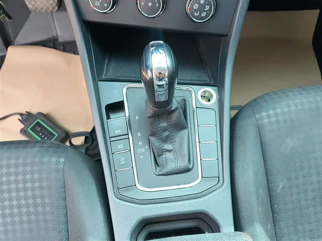 Volkswagen Bora 2019 1.5L Auto Fashion Model фото 14