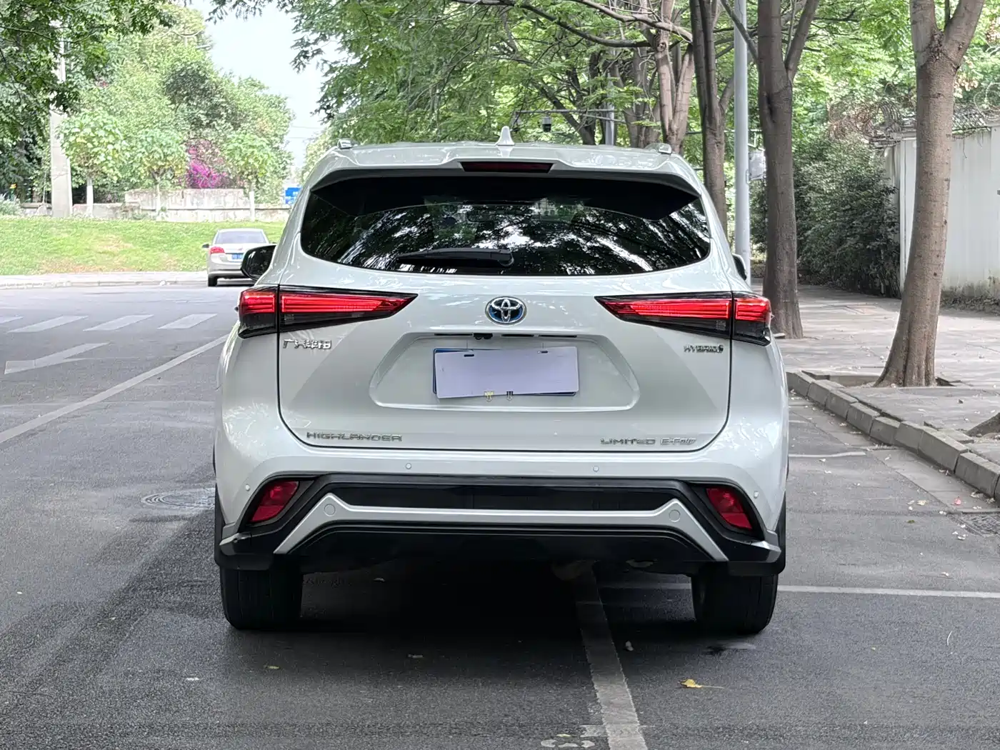 Toyota Highlander 2022 Dual Engine 2.5L 4WD Supreme Edition 7-Seater фото 7