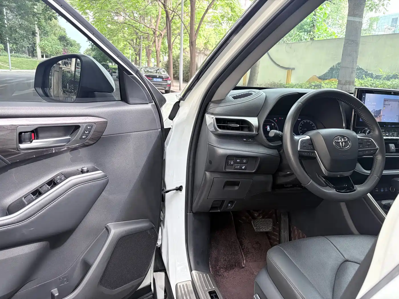 Toyota Highlander 2022 Dual Engine 2.5L 4WD Supreme Edition 7-Seater фото 14
