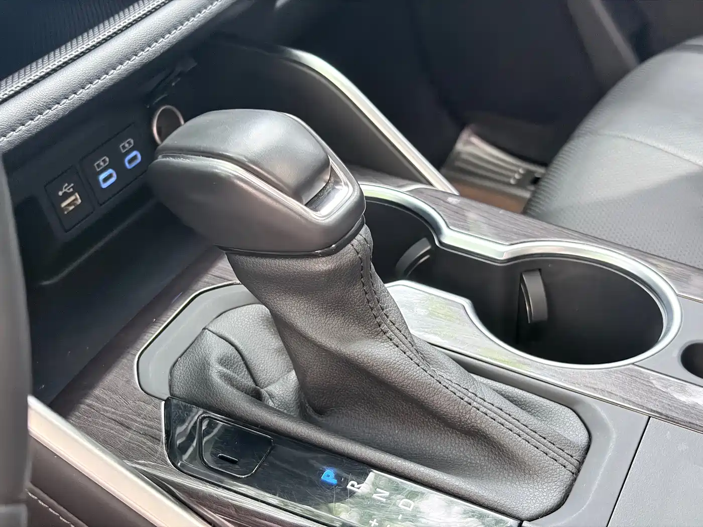 Toyota Highlander 2022 Dual Engine 2.5L 4WD Supreme Edition 7-Seater фото 13