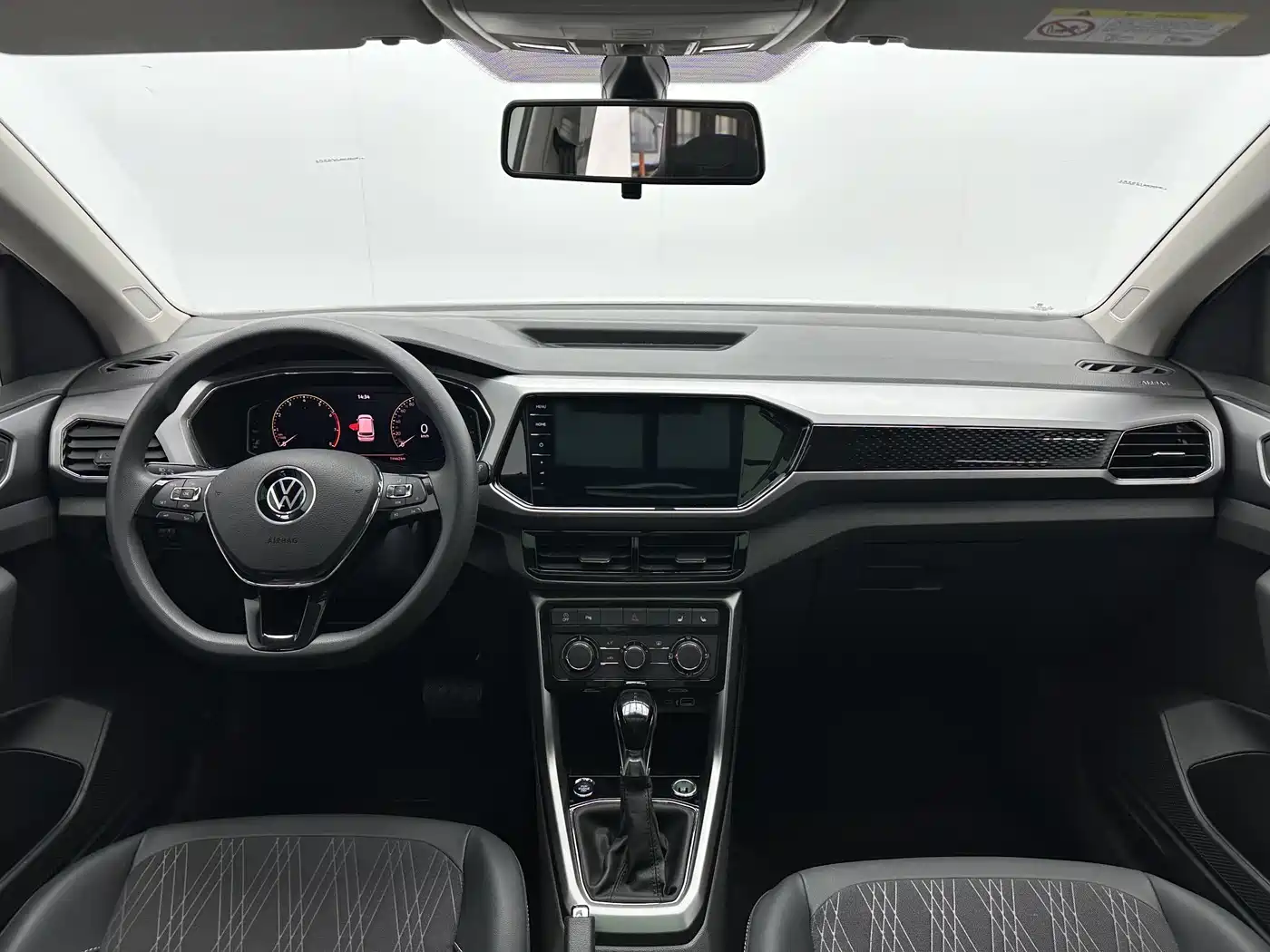 Volkswagen T-Cross 2023 1.5L Auto Comfort Edition фото 7