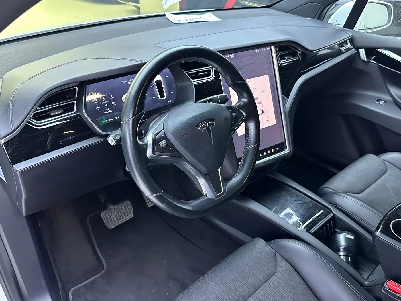 TESLA MODEL X