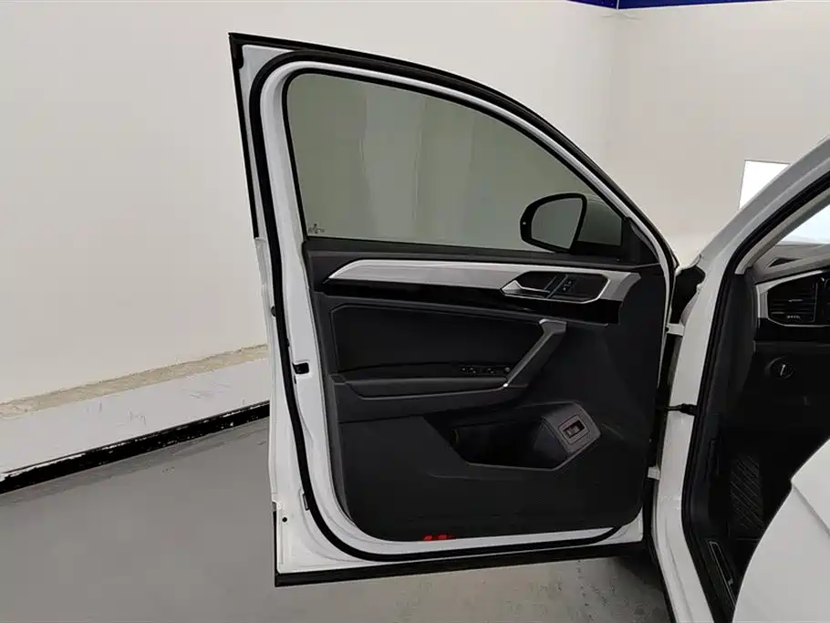 Volkswagen Tayron 2022 280TSI 2WD Luxury Smart Connect Edition фото 7