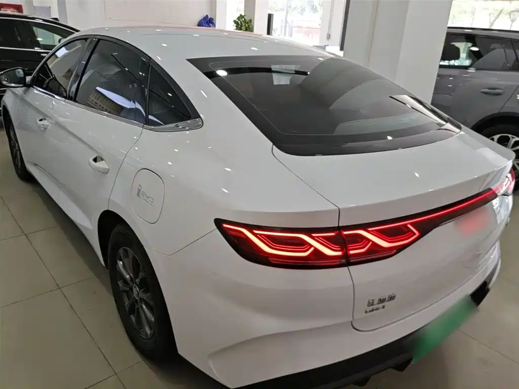 BYD Qin L 2024 DM-i 80KM Leading Edition фото 5
