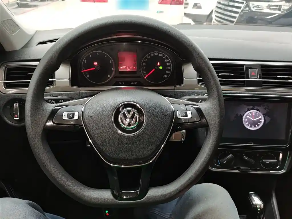 VOLKSWAGEN SANTANA
