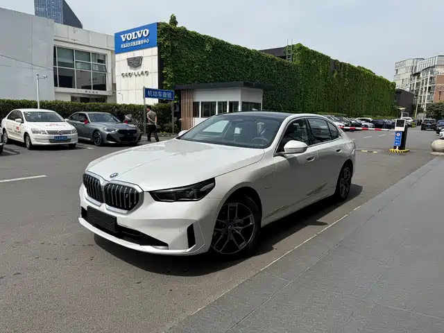 BMW i5 2024 eDrive 35L Premium Model M Sport Package