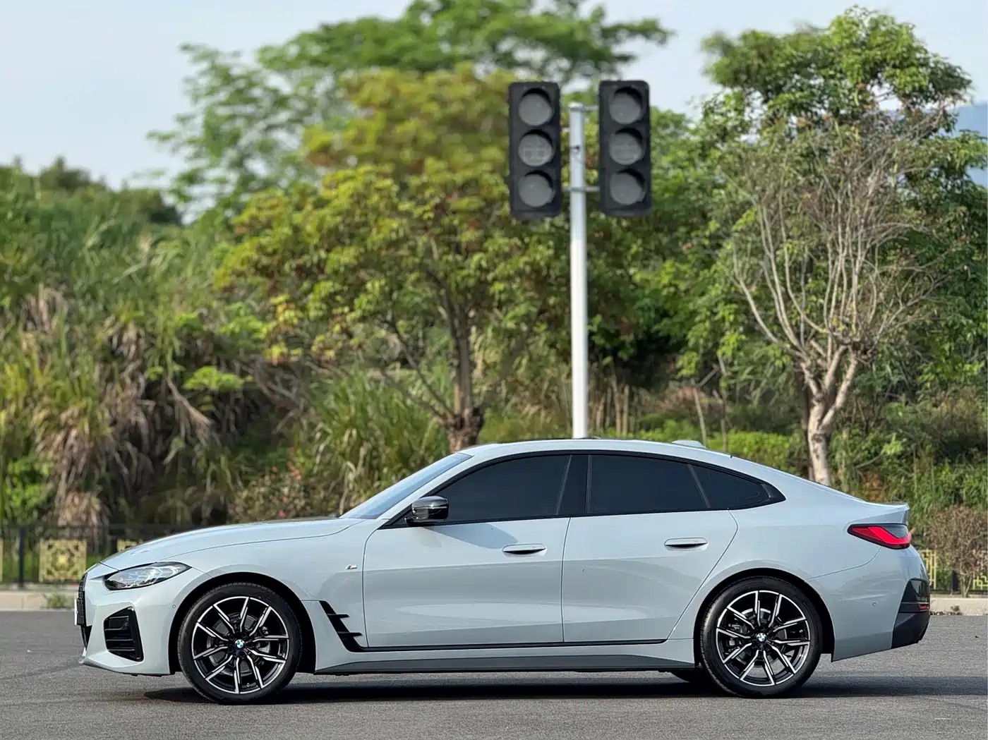 BMW 4 Series 2023 425i Gran Coupe M Sport Shadowline Package фото 18